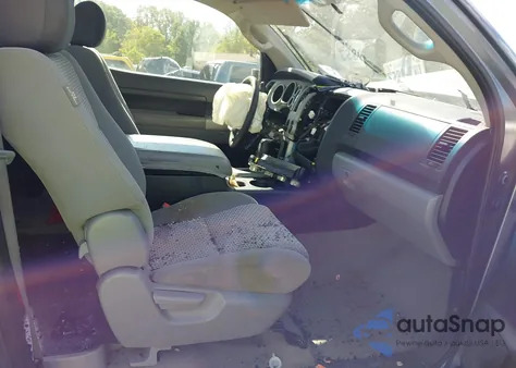 2007 Toyota Tundra Base 5.7L V8 z USA, uszkodzony, nr VIN 5TFJV52117X002172